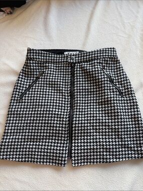 Hollister Black and White Houndstooth Mini Skirt